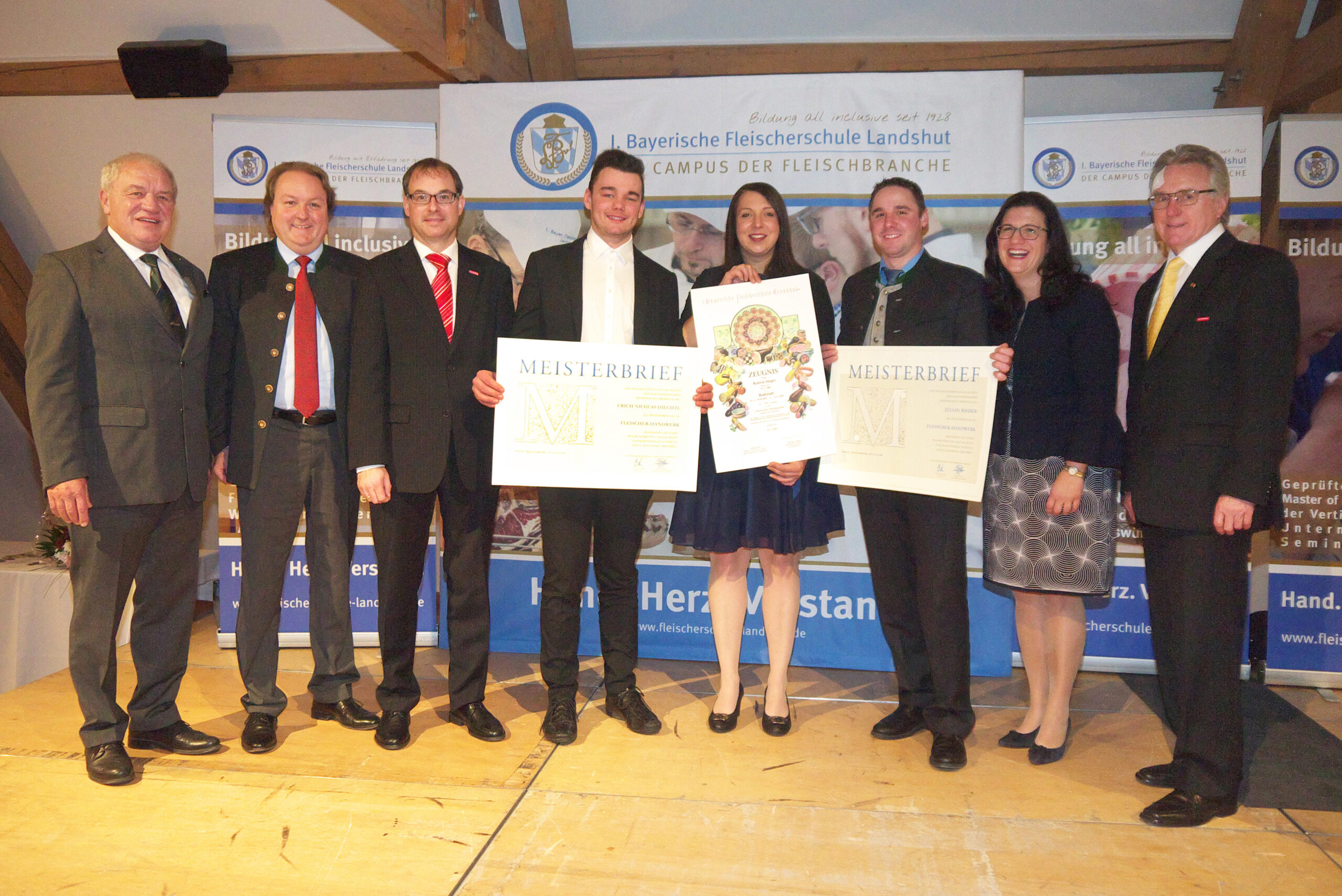 26 neue Fleischer-Meister: Weiße Fahne in Landshut