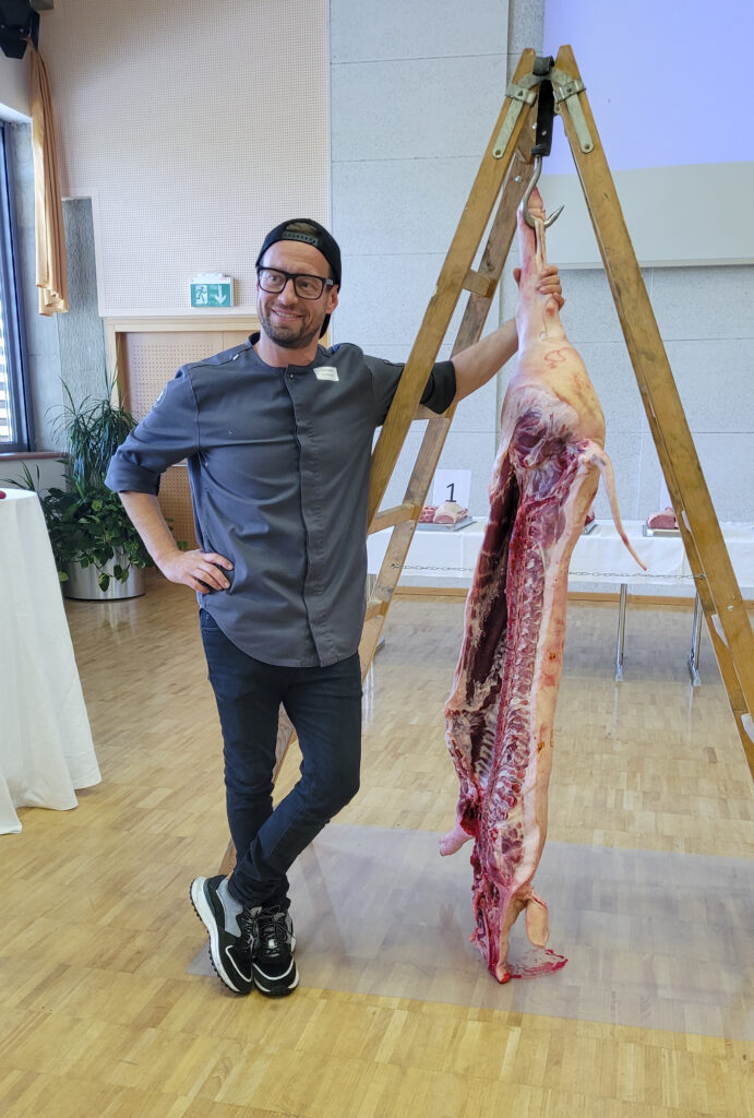 Fleischermeister Robert Buchberger bringt es auf den Punkt: „Das Credo für den Konsumenten sollte sein: weniger Fleisch, dafürhochwertigeQualität.“