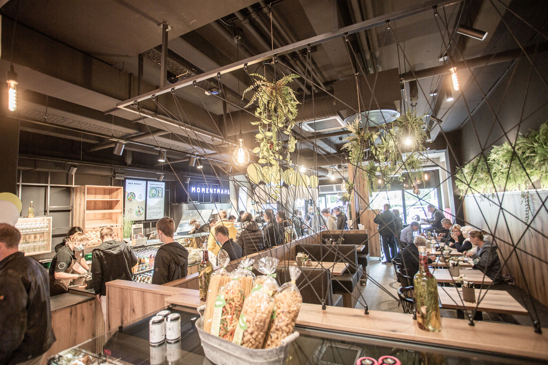 Momentmahl by Wenisch