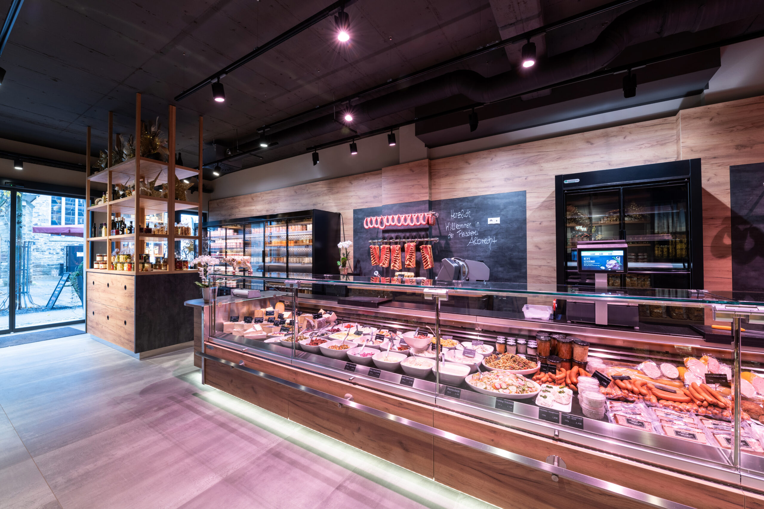 Metzgerei Albrecht – Neueröffnung mit Hilfe der Ladenbau-Manufaktur Hanke
