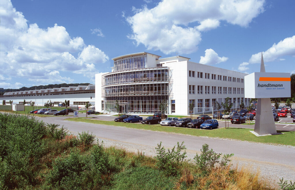 Die heutige Unternehmenszentrale: Von Biberach an der Riß aus wird das weltweit agierende Unternehmen Handtmann mit seinen 4300 Mitarbeitern gelenkt. © Beigestellt