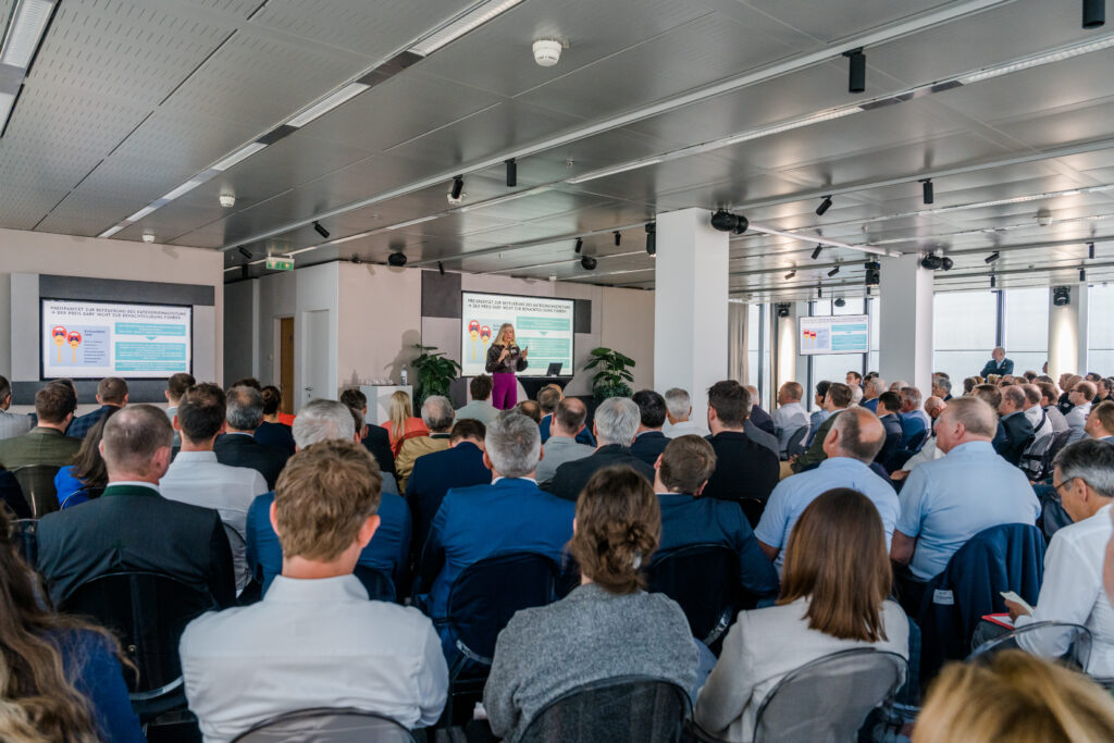 Kaum ein Lebensmittel und dessen Produktion wird derzeit so intensiv debattiert wie Fleisch. Einmal jährlich diskutieren und informieren Expertinnen und Experten beim AMA-Fleischforum über den Status Quo der Fleischwirtschaft und die Zukunft tierischer Lebensmittel.