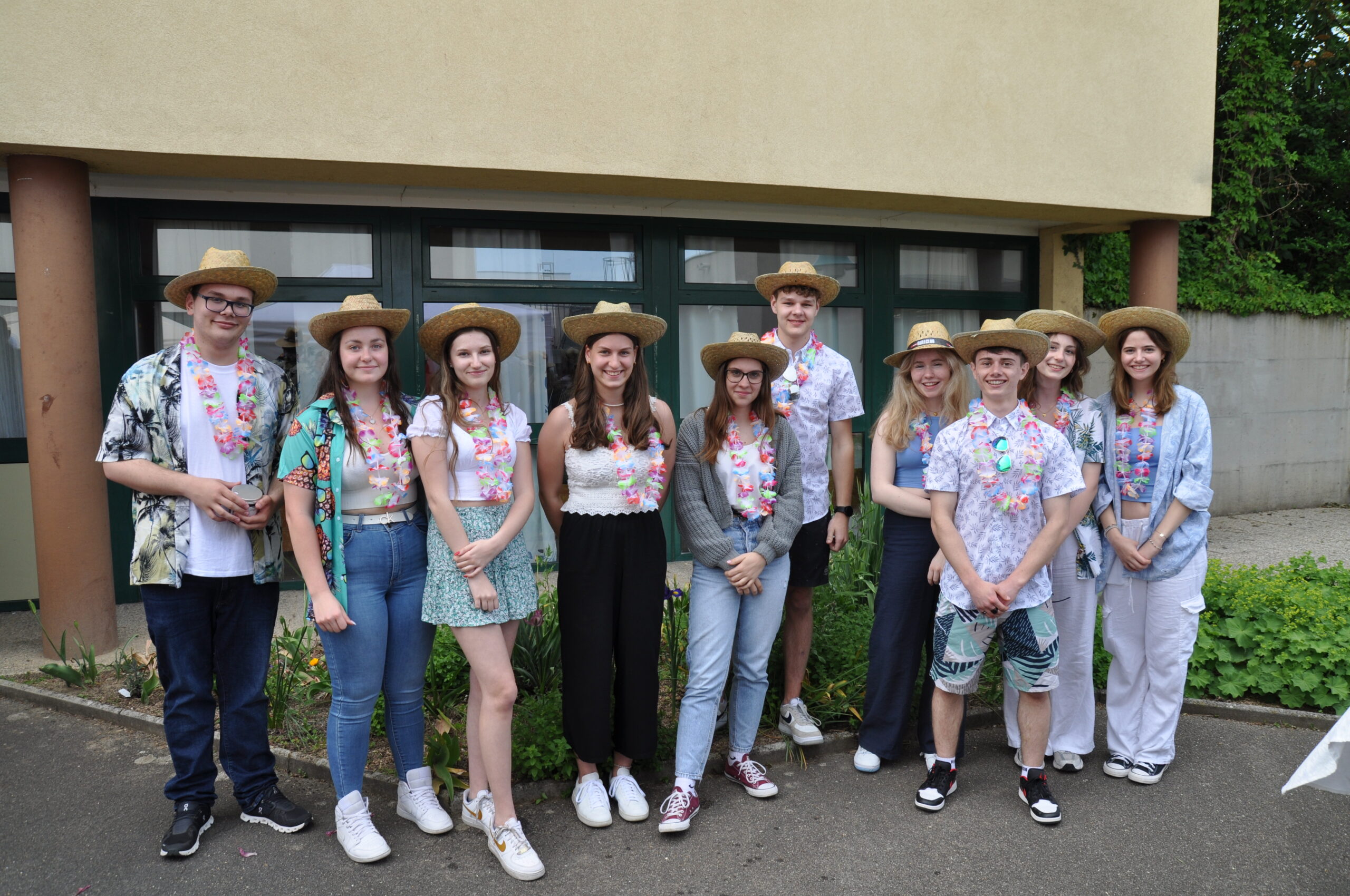 HTL Hollabrunn: Beach babes, Caribbeans und Grillmeesters in Grill-Aktion