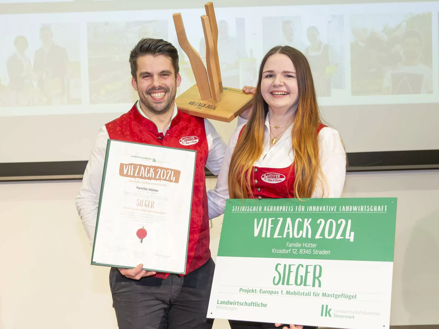 Steiermark: Familie Hütter gewinnt mit Mobilstall für Mastgeflügel den Vifzack 2024 Innovationspreis