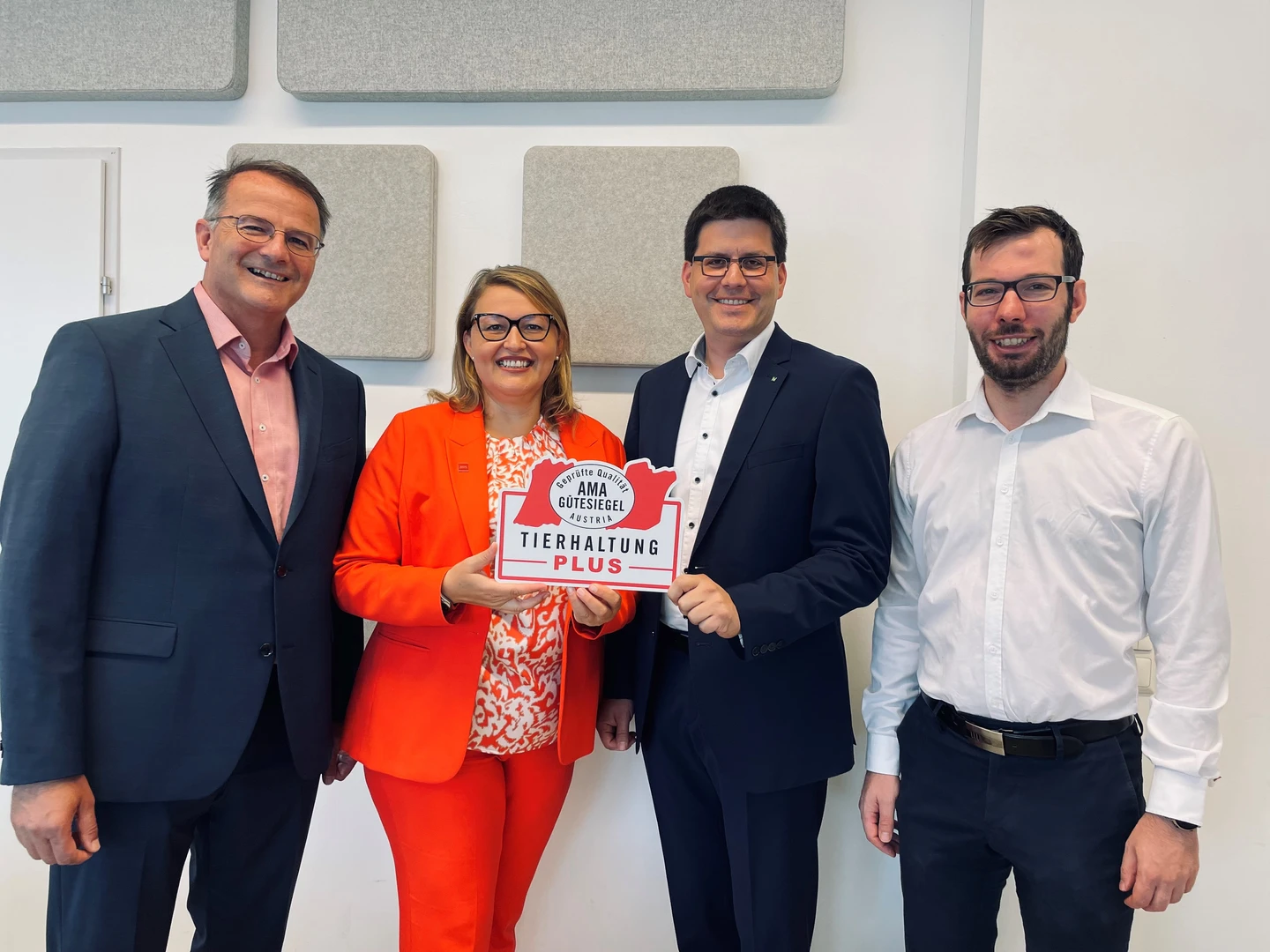AMA-Gütesiegel: Weiterentwicklung in der Tierhaltung und Erweiterung der Qualitätsgemeinschaft um 6.600 landwirtschaftliche Betriebe
