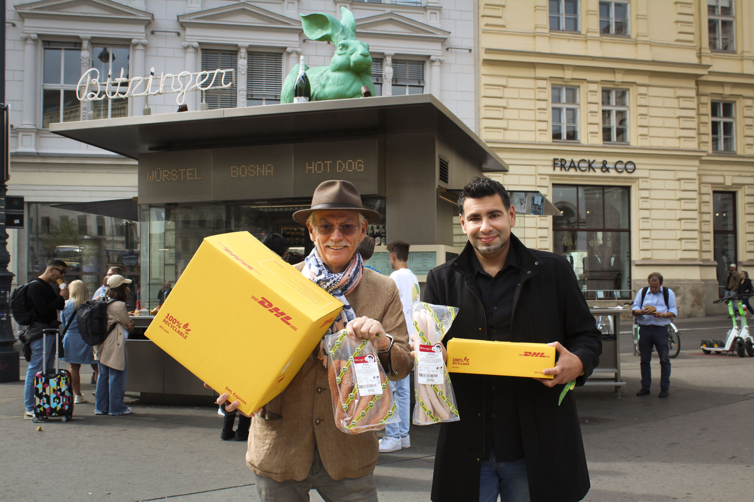 Wiener Würstelstand feiert Jubiläum und liefert Würstel jetzt nach Hause!