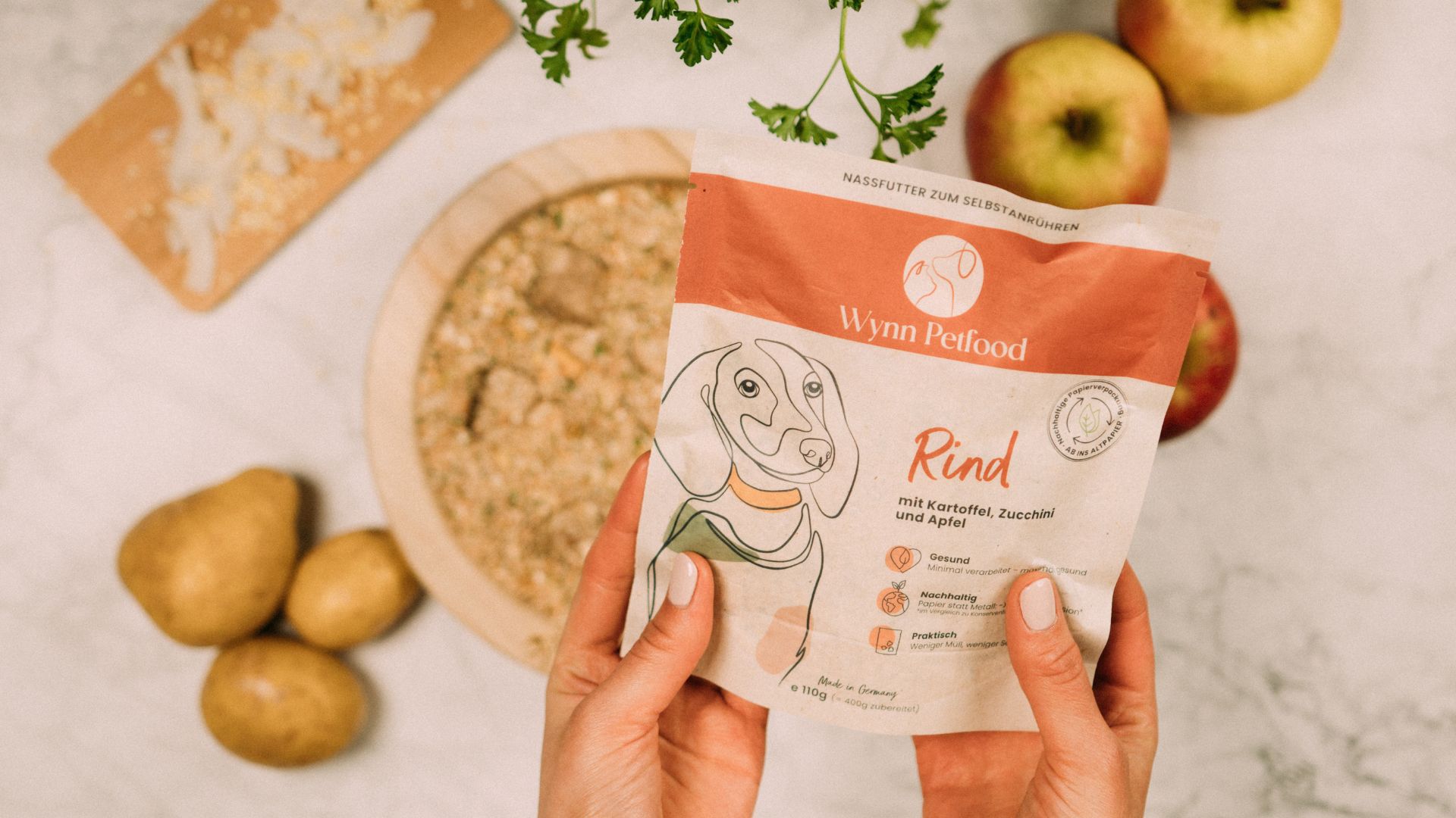 Nachhaltige Hundefutterverpackung: Papier statt Plastik überzeugt!