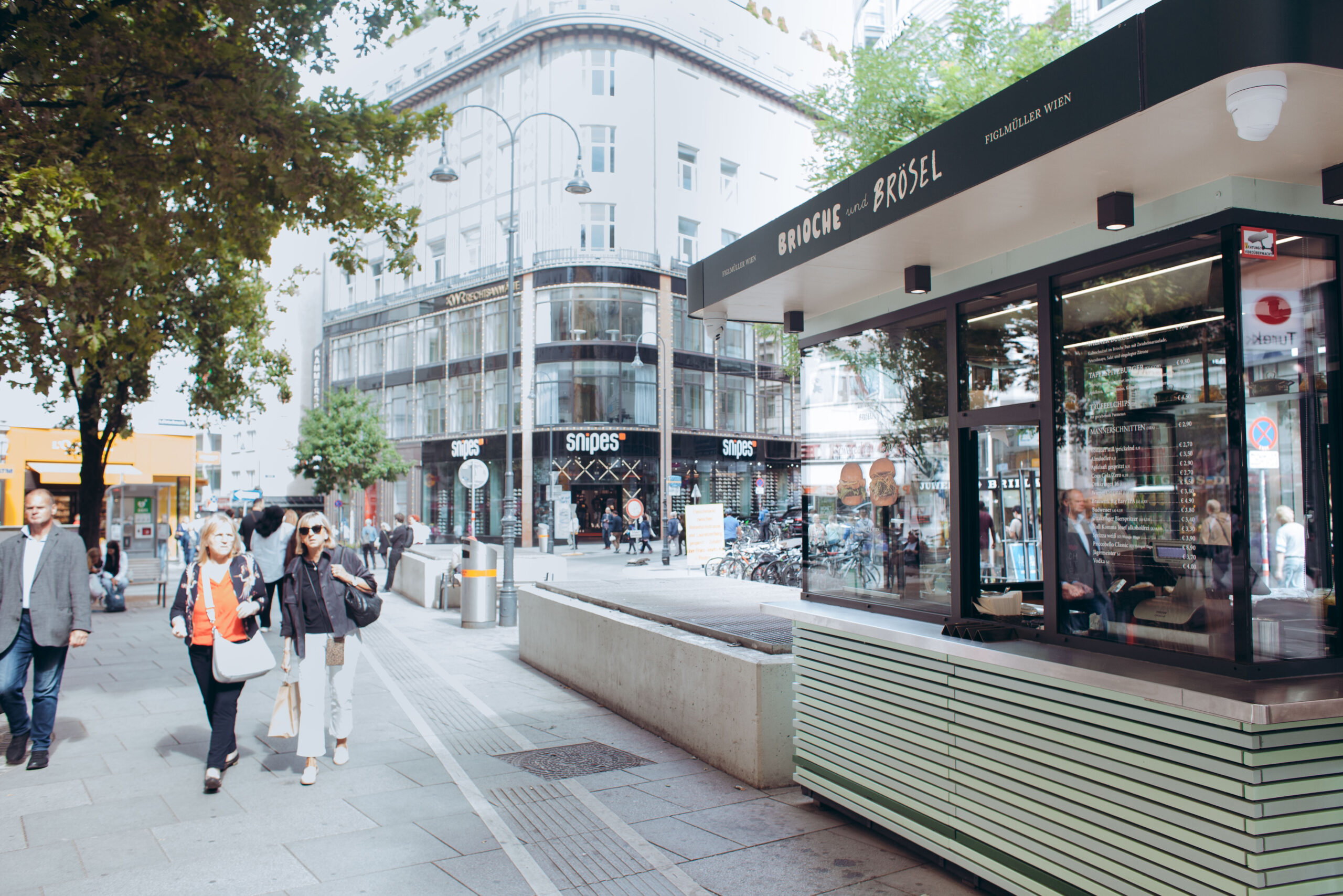 Tradition trifft Moderne: Wiener Schnitzel und Backhendl als Burger