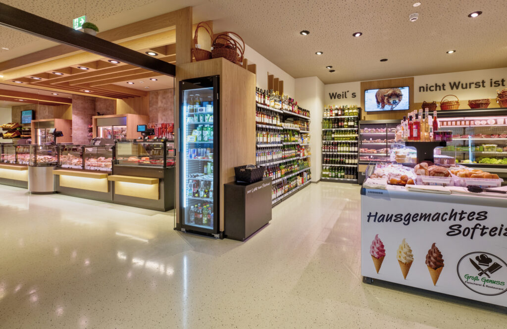 Auf 38 Quadratmetern werden im SB-Shop 2.000 Produkte verkauft. © Aichinger