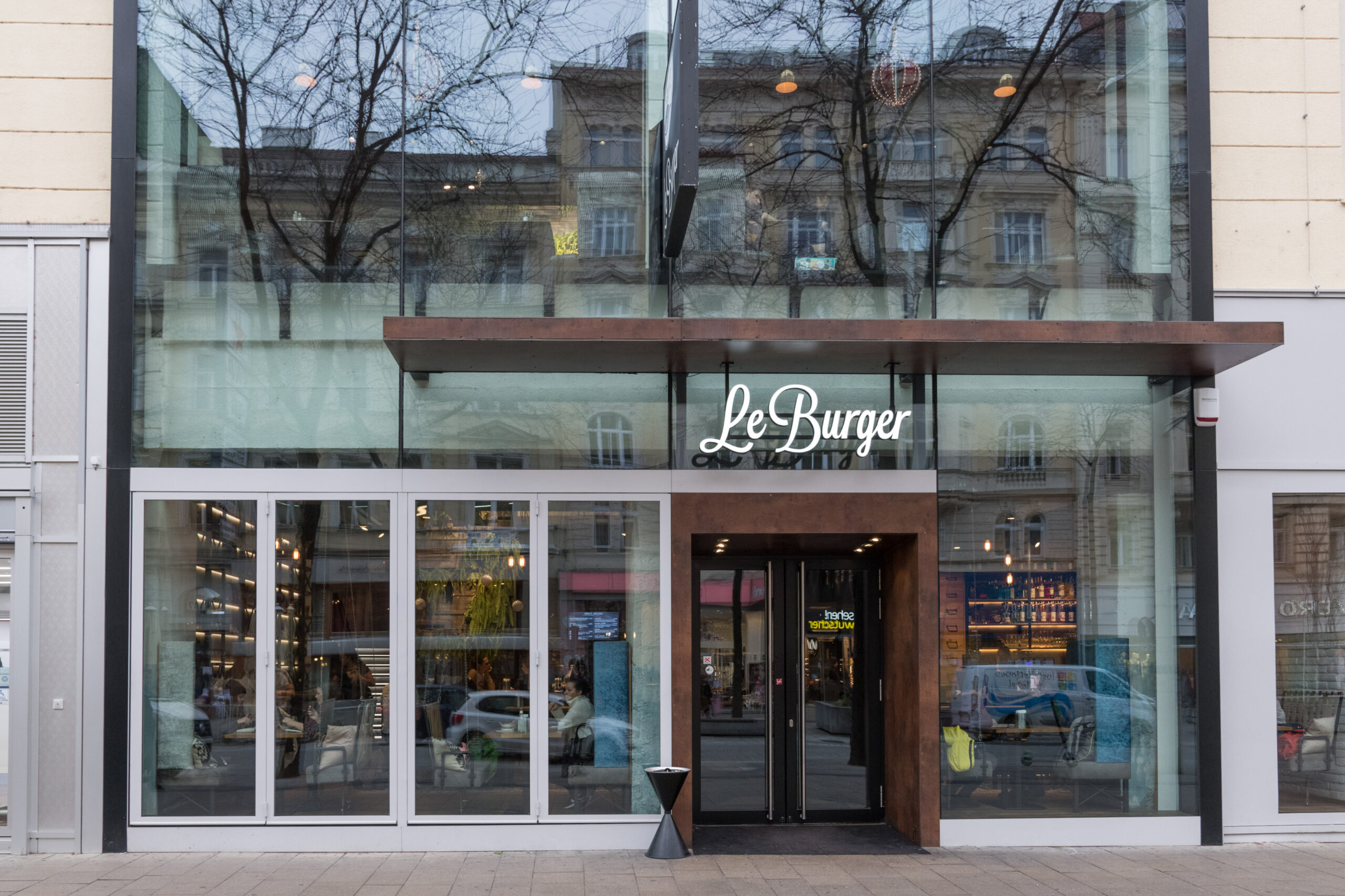 Le Burger auf Erfolgskurs: Österreichisches Familienunternehmen als Branchenchampion ausgezeichnet