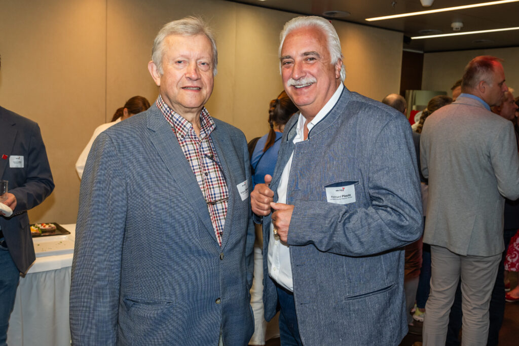 Innungsmeister Raimund Plautz und Wolfgang Wernert vom Fleischtechnologiezentrum. Bild: AMA-Marketing/Meyer