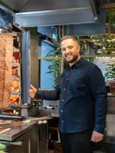 Mehmet Ünal, Gastronom und Betreiber des Wiener Lokals Közde Döner. © Beigestellt