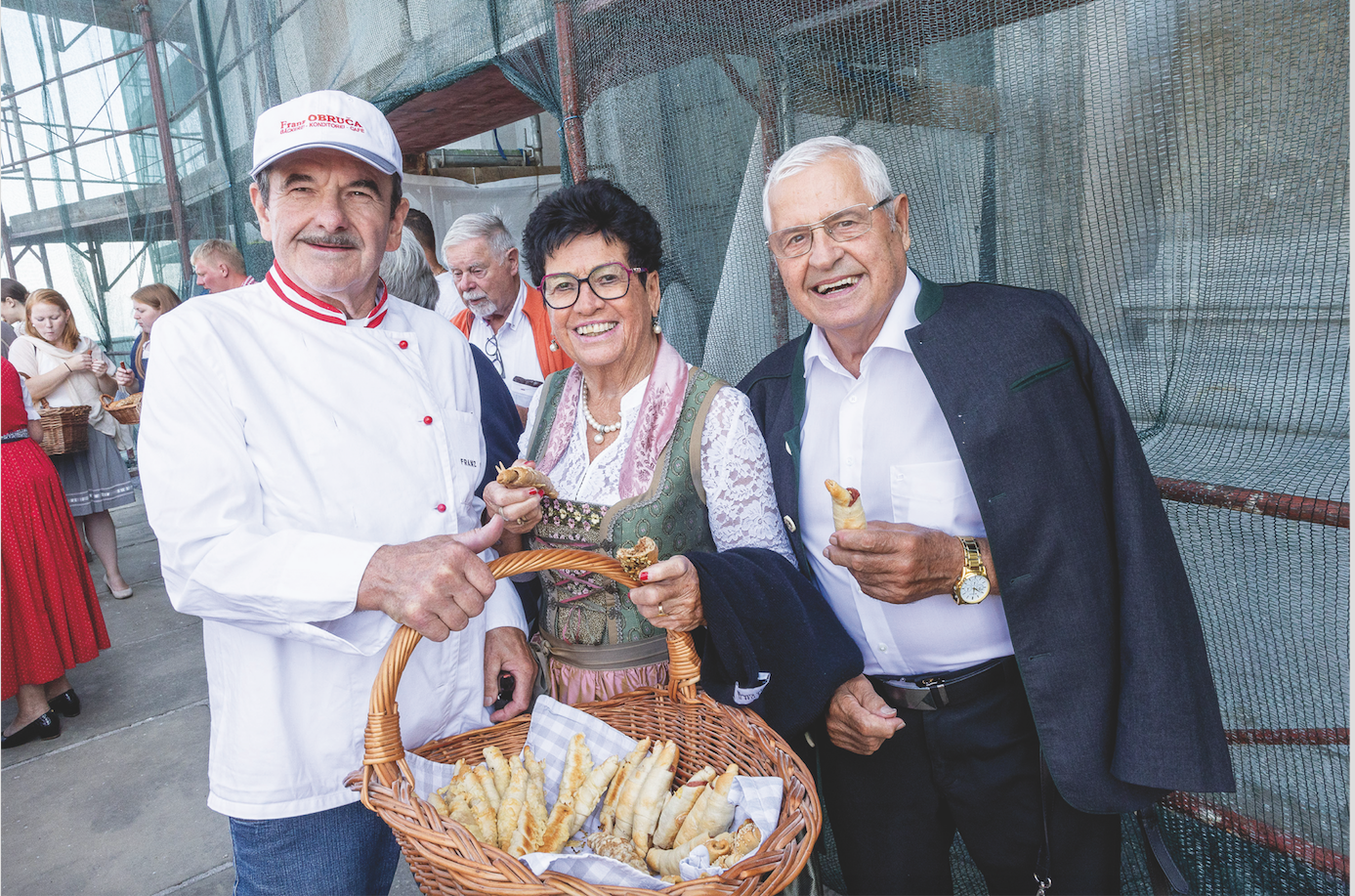 Bei der geselligen Agape werden die Spezialitäten aus den heimischen Fleischereien & Backstuben verkostet.© Beigestellt