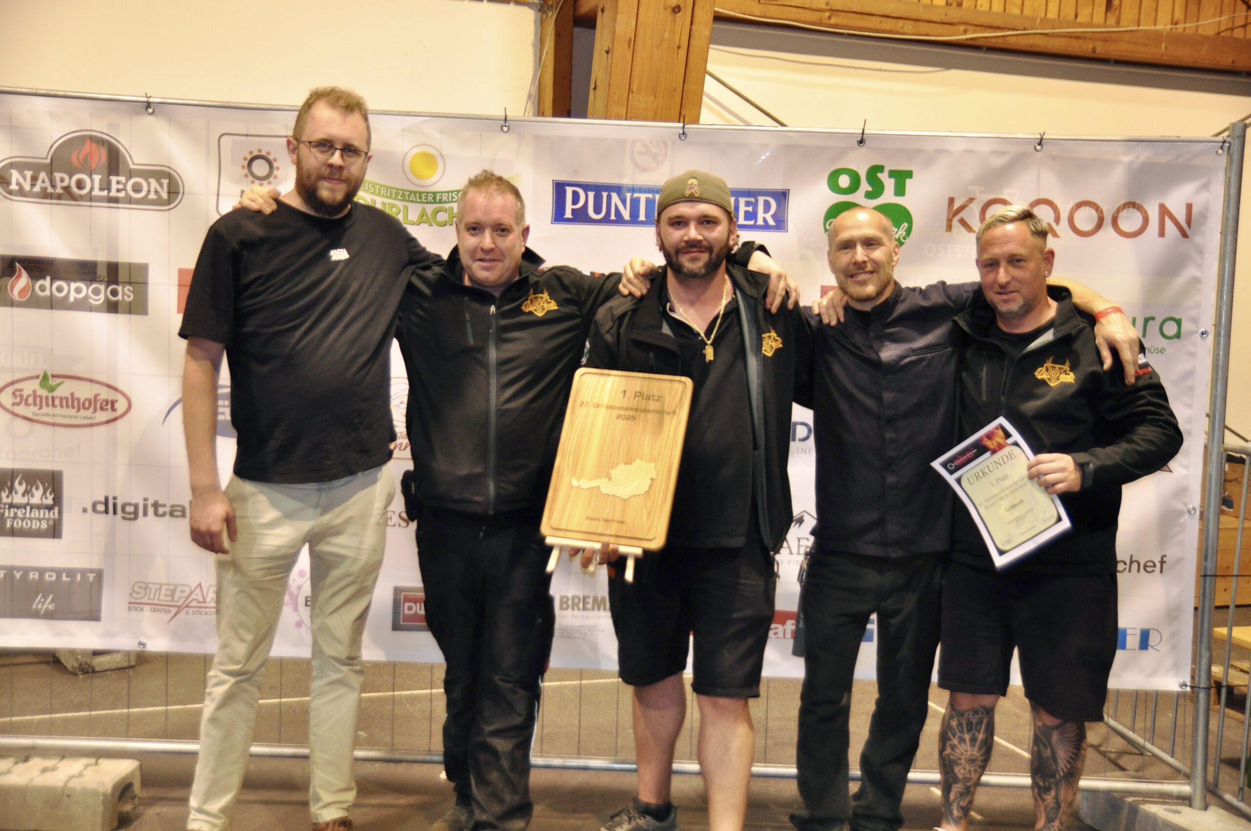 Staatsmeister, Sieger des Austrian Grill Open 2025, Gewinner des Alpencups 2025 und Champion in der Kategorie Smoker: Das Team „Grillkoch“ aus Niederösterreich triumphiert auf ganzer Linie. © HaRo